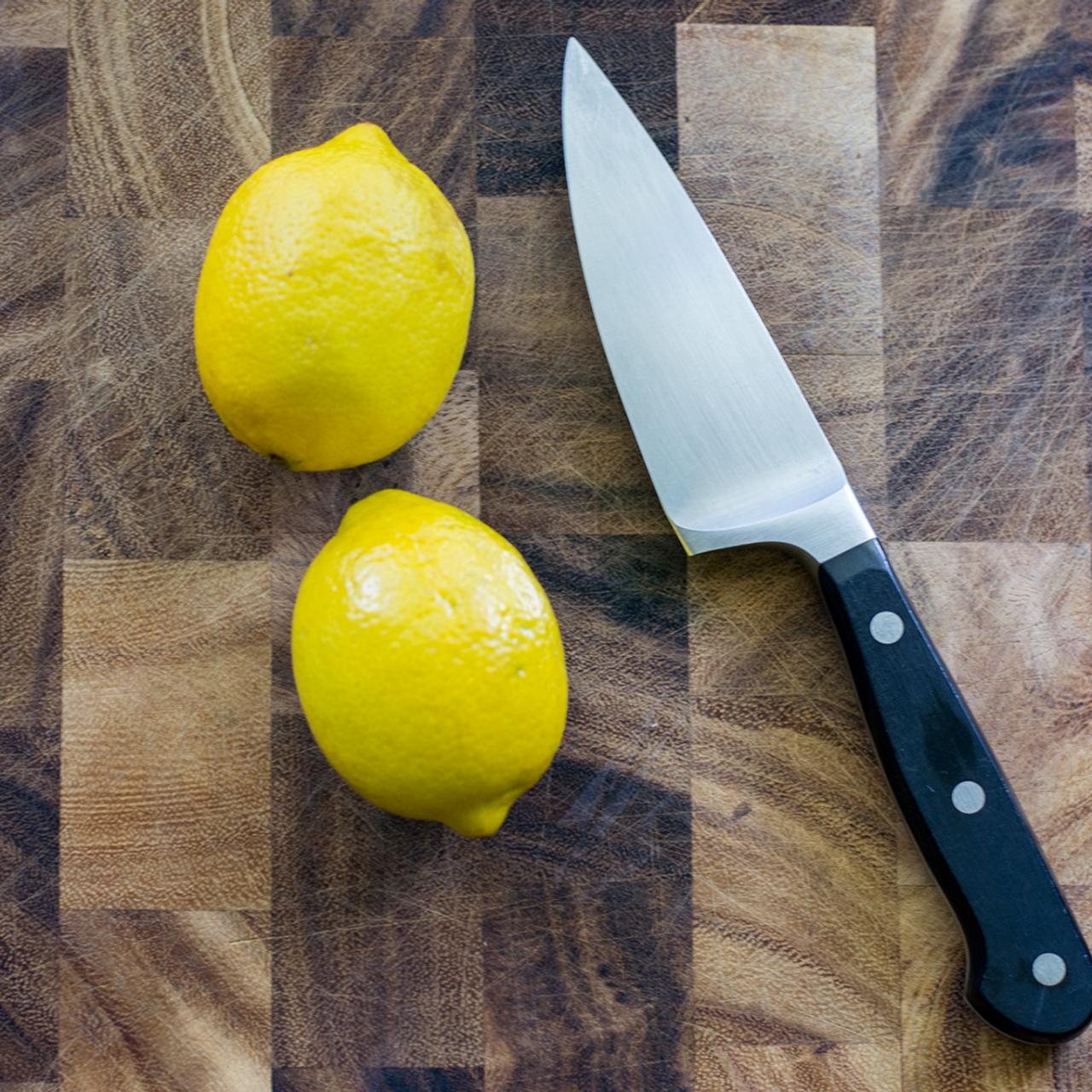 How to Naturally Clean, Deodorize, and Disinfect a Cutting Board