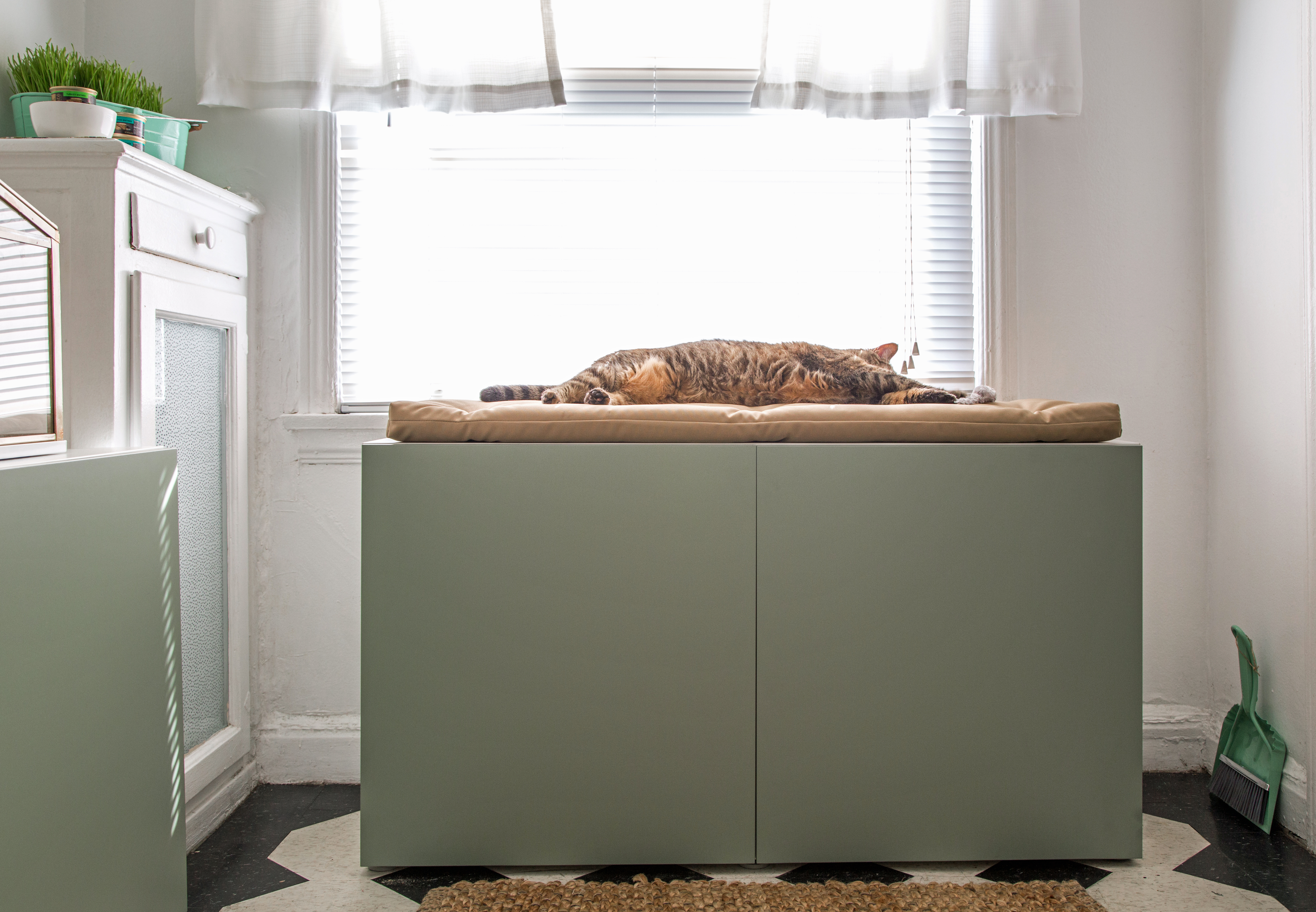 FurHaven Hidden Kitty Litter Box Cat Furniture Enclosure 