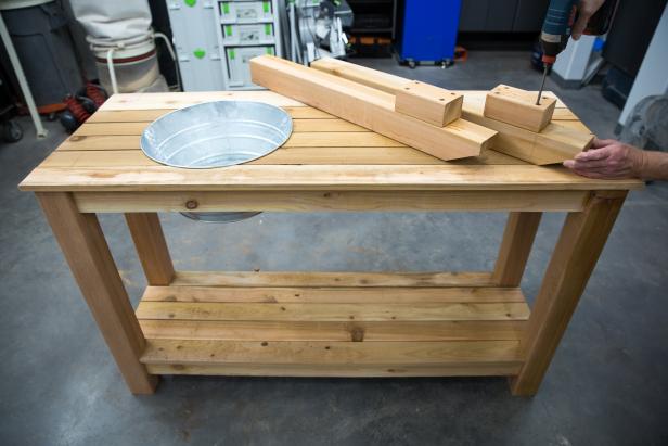 How To Make A Gardeners Potting Bench How Tos Diy