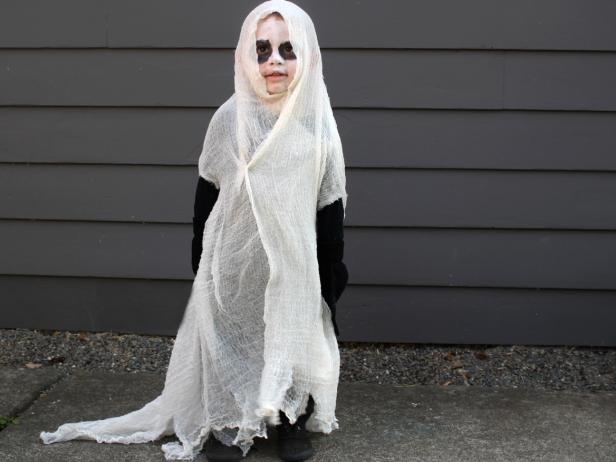 How to Give a Twist to a Classic Halloween Ghost Costume | how-tos | DIY