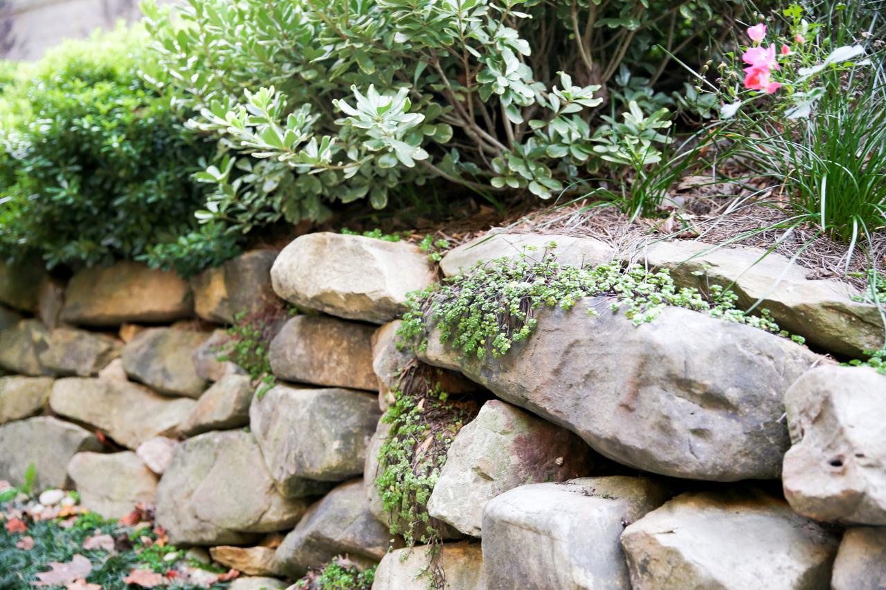 How To Build A Boulder Retaining Wall How Tos Diy