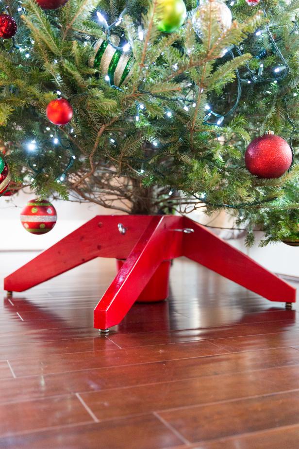 How to Build a Christmas Tree Stand how-tos DIY