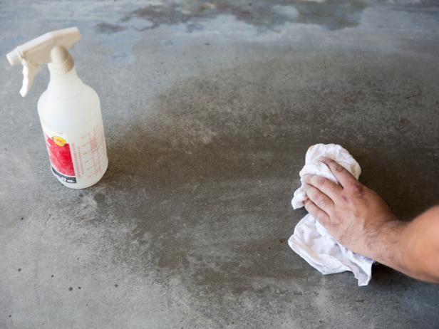 How To Apply An Acid Stain Look To Concrete Flooring How Tos Diy