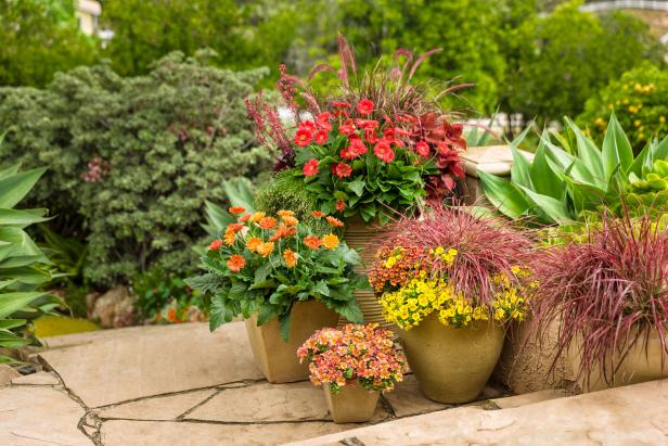 How Do I Ensure Good Drainage In Container Gardens - How To Arrange Potted Plants On A Patio