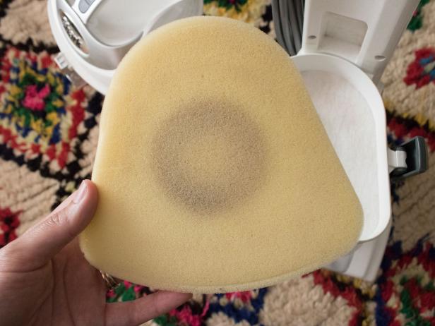 How to clean a vacuum filter.