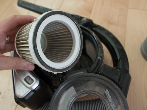 How to clean a vacuum filter.