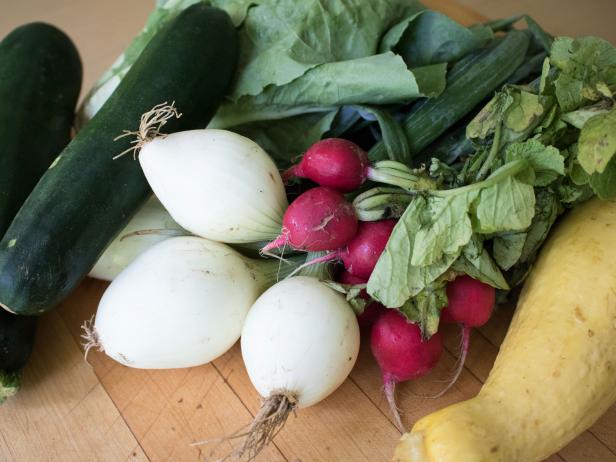 Clean vegetables with this easy DIY cleaning solution.