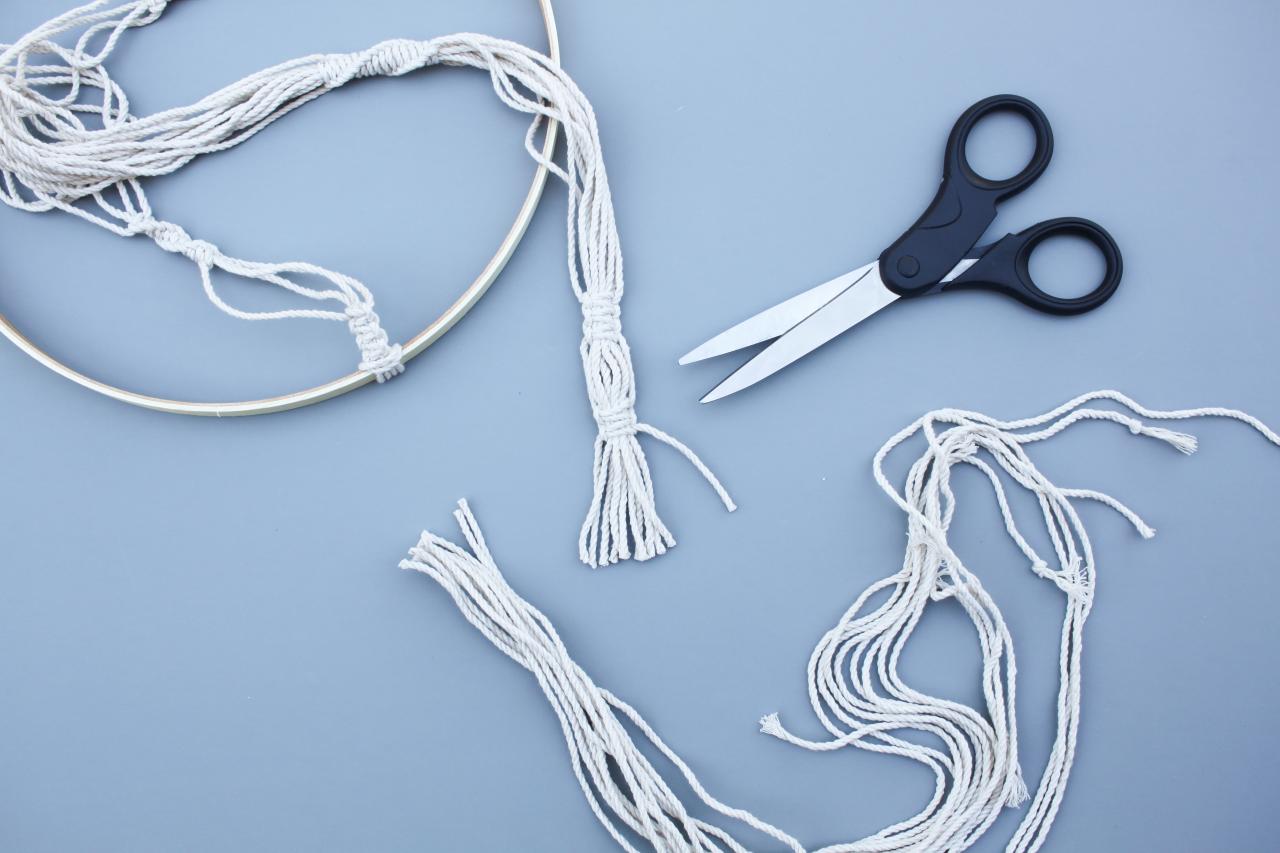 How to Make a Macrame HerbDrying Rack howtos DIY