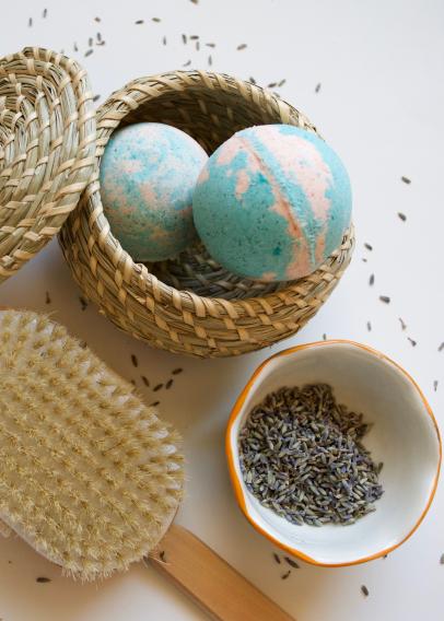 How to Make Fizzy Sinus-Relief Bath Bombs