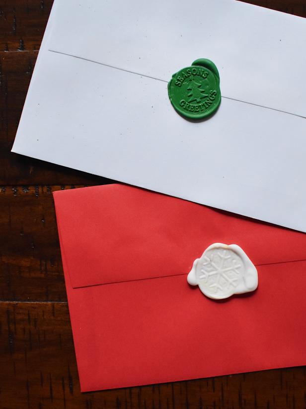 Stand out this holiday season with christmas patterned padded mailers from mailersusa. 100% made 10 Ways to Personalize and Decorate Christmas Mail | DIY