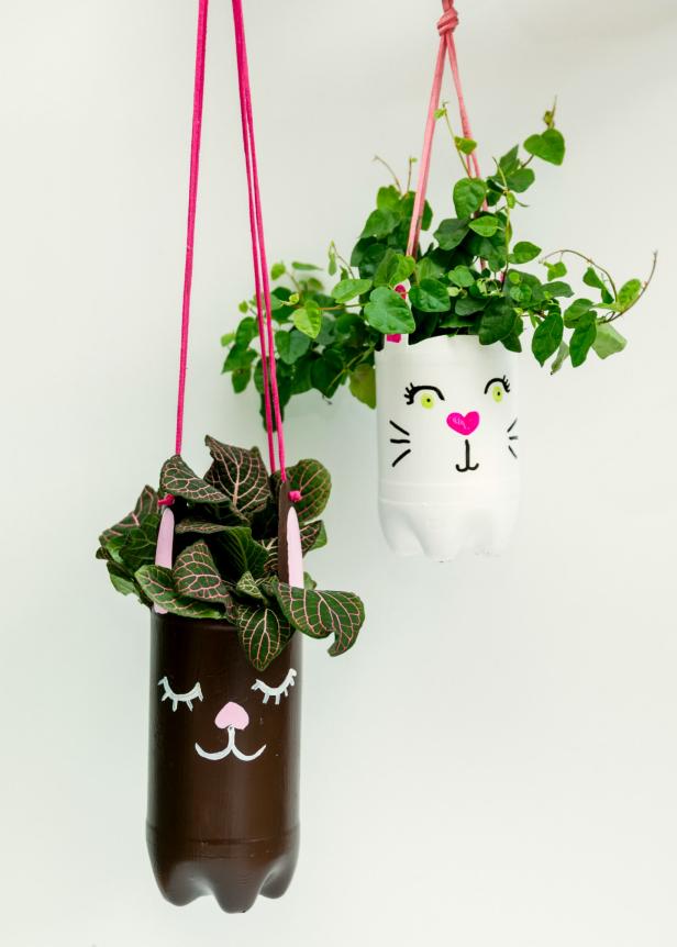 How to Make Hanging Planters From Recycled Bottles | DIY