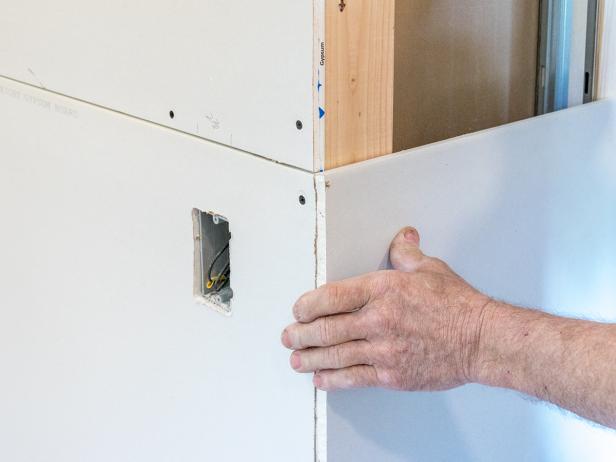 How to cut drywall on ceiling