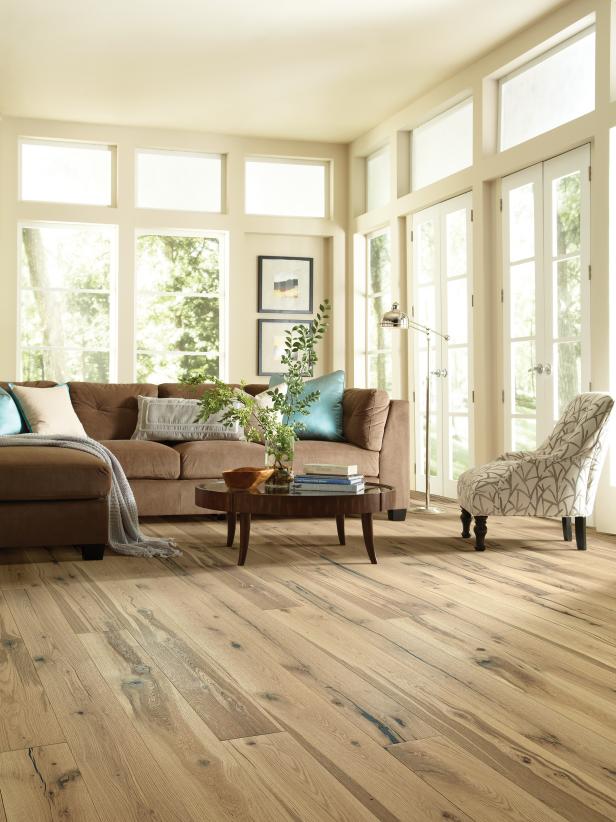 Choosing engineered hardwood pet-friendly floors for your home.