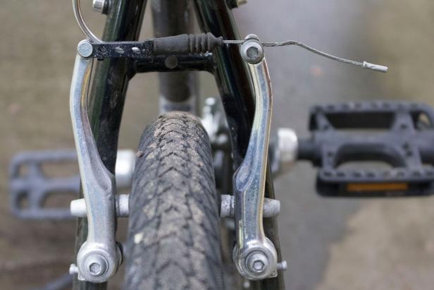 how to tighten mountain bike chain