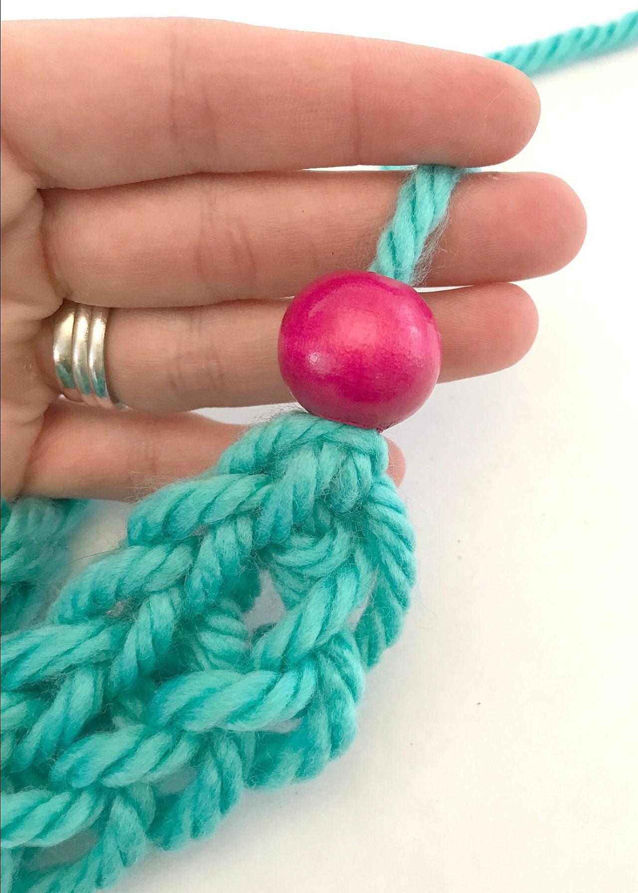 No Knitting Needles Required to Make This FingerKnit Necklace DIY