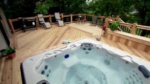 Cedar Deck With Hot Tub
