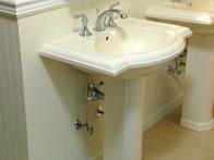 Vintage style pedestal sink